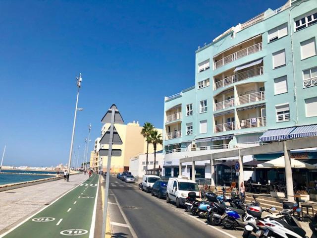 Gatu Premium Villa Isabel Terraza,Parking,1ºlinea Playa,Wifi,Vista Al Mar , Preferente Mayores De 25 Anos Y Familias Cadiz Exterior photo