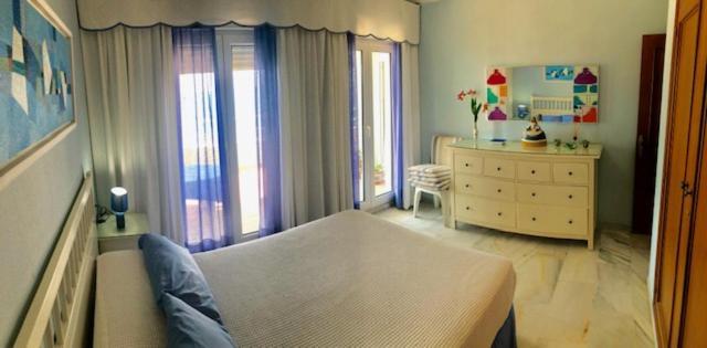 Gatu Premium Villa Isabel Terraza,Parking,1ºlinea Playa,Wifi,Vista Al Mar , Preferente Mayores De 25 Anos Y Familias Cadiz Exterior photo